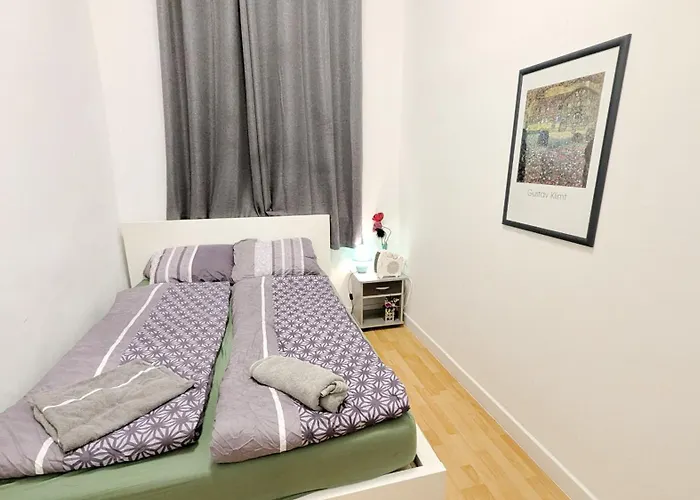 Comfortable In Lugner Area Homestay szállás *