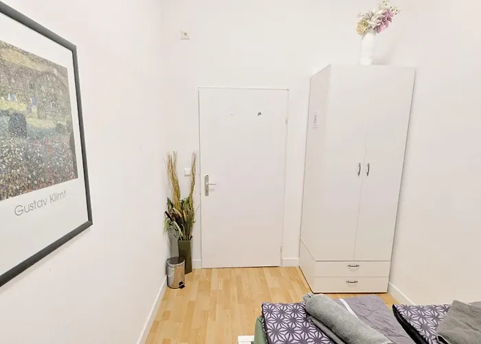 Comfortable In Lugner Area Homestay szállás