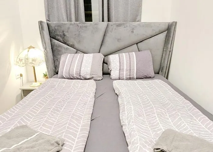 Comfortable In Lugner Area