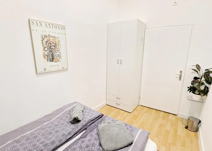 Homestay szállás Comfortable In Lugner Area Bécs