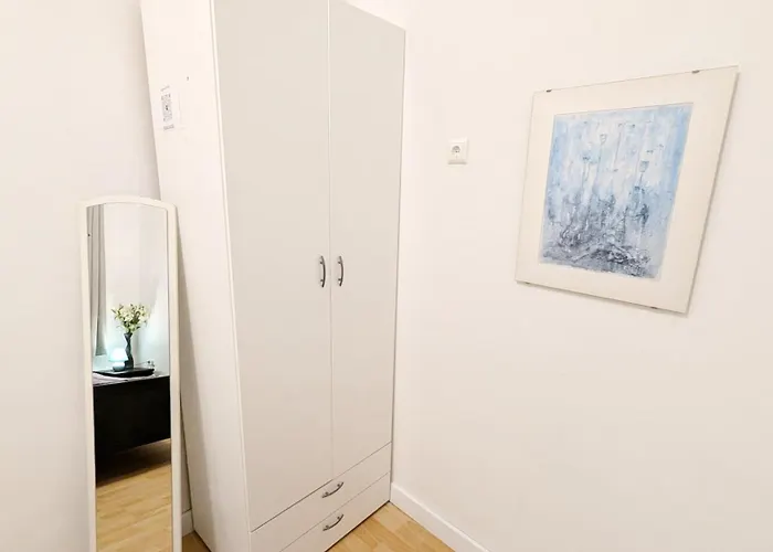 Comfortable In Lugner Area